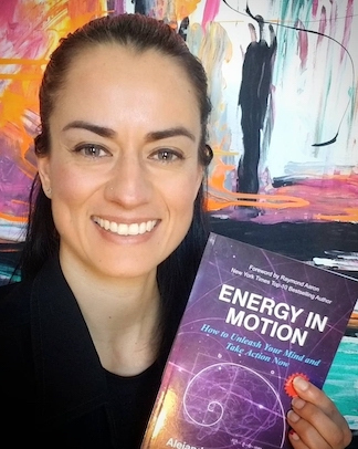Alex Diaz Mercado with her book